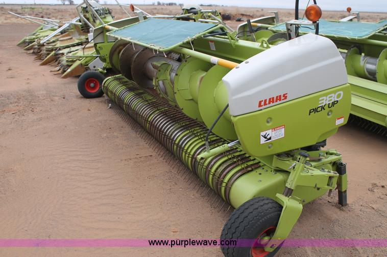 image for item AW9475 2011 Claas PU380 pickup head