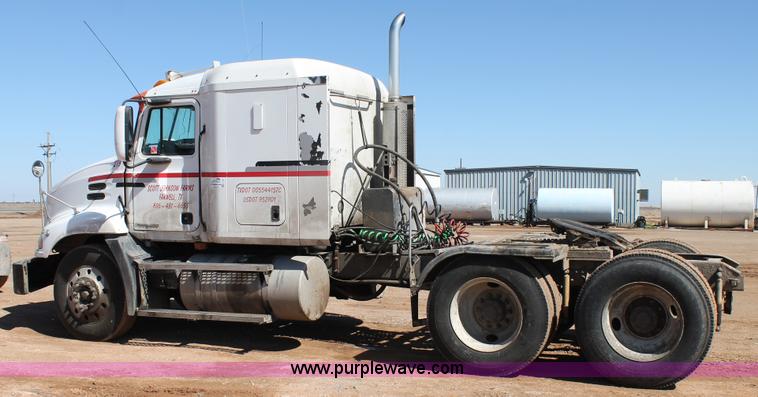 image for item H1587 2000 Mack CX613 semi truck