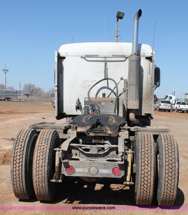 image for item H1587 2000 Mack CX613 semi truck