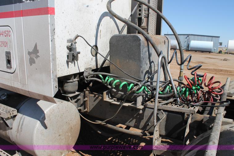 image for item H1587 2000 Mack CX613 semi truck