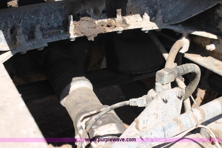 image for item H1587 2000 Mack CX613 semi truck