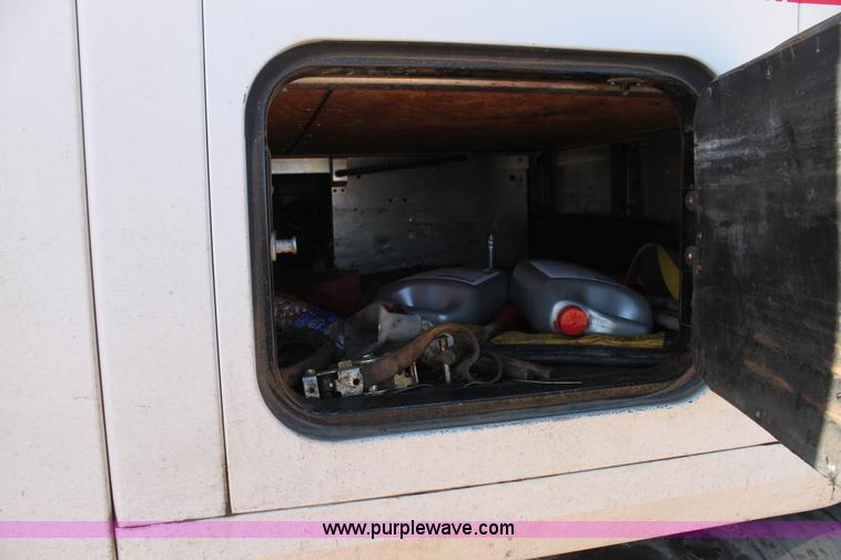 image for item H1587 2000 Mack CX613 semi truck