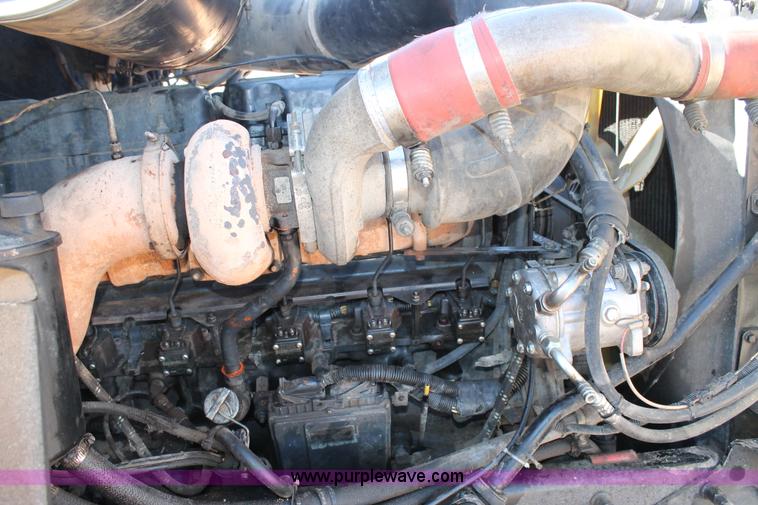 image for item H1587 2000 Mack CX613 semi truck