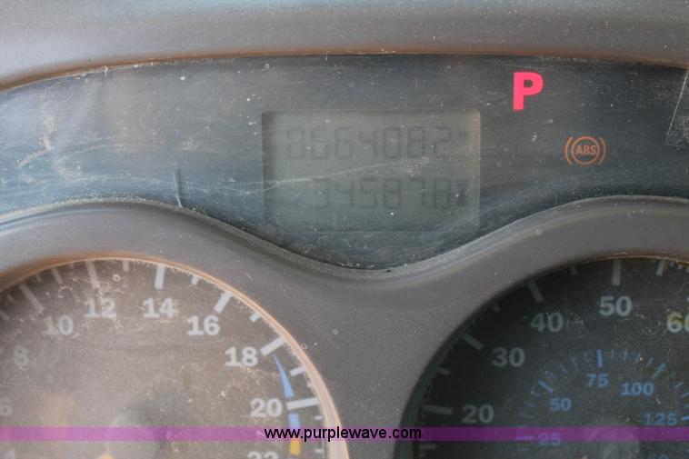 image for item H1587 2000 Mack CX613 semi truck