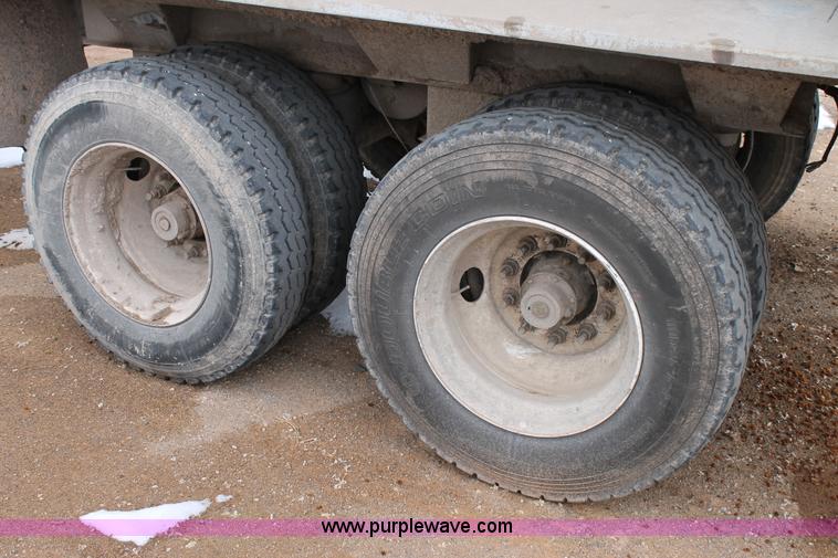 image for item H1588 2006 Aulick 6-704 belted bottom trailer