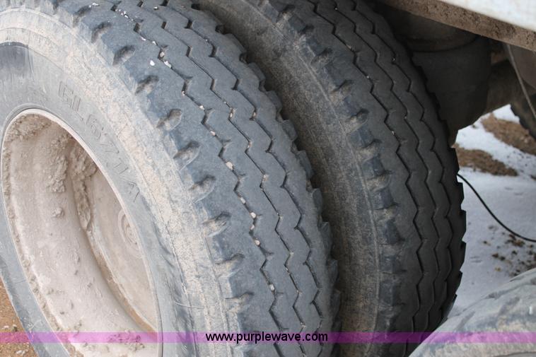 image for item H1588 2006 Aulick 6-704 belted bottom trailer