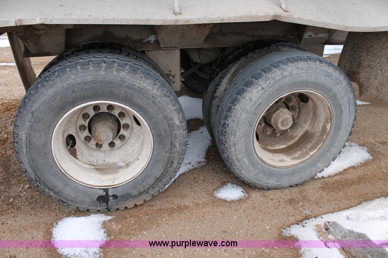 image for item H1588 2006 Aulick 6-704 belted bottom trailer