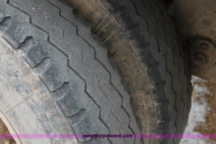 image for item H1588 2006 Aulick 6-704 belted bottom trailer