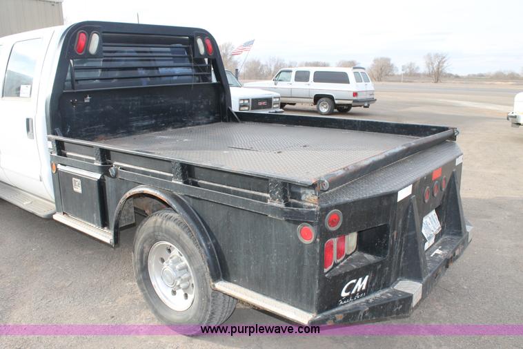 image for item H1595 2001 Ford F350 Super Duty Crew Cab flatbed truck