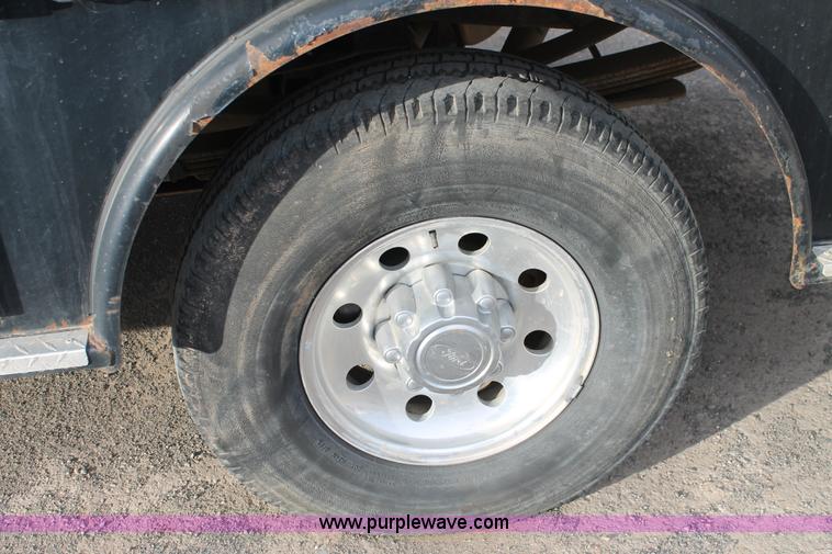 image for item H1595 2001 Ford F350 Super Duty Crew Cab flatbed truck