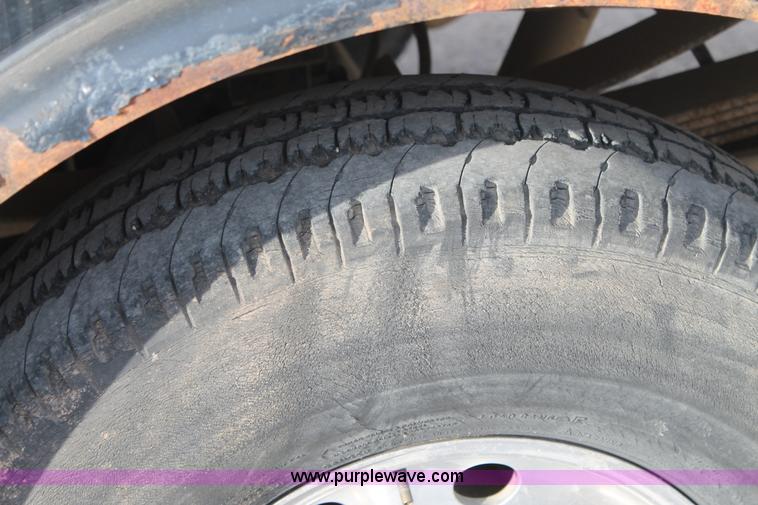 image for item H1595 2001 Ford F350 Super Duty Crew Cab flatbed truck