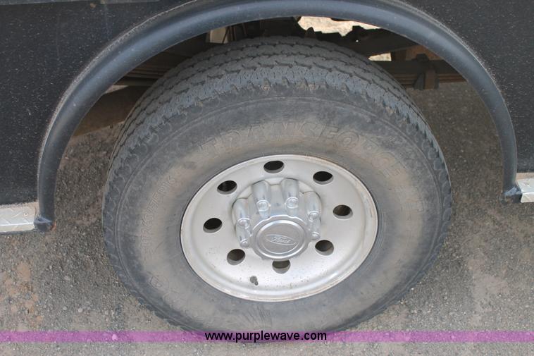 image for item H1595 2001 Ford F350 Super Duty Crew Cab flatbed truck