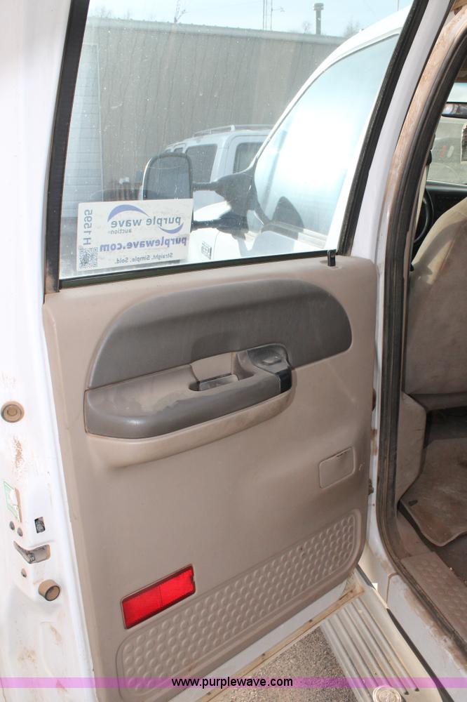 image for item H1595 2001 Ford F350 Super Duty Crew Cab flatbed truck