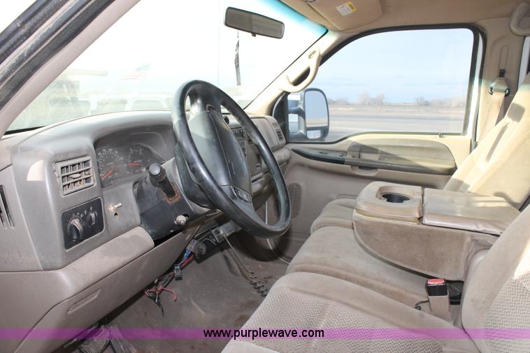 image for item H1595 2001 Ford F350 Super Duty Crew Cab flatbed truck