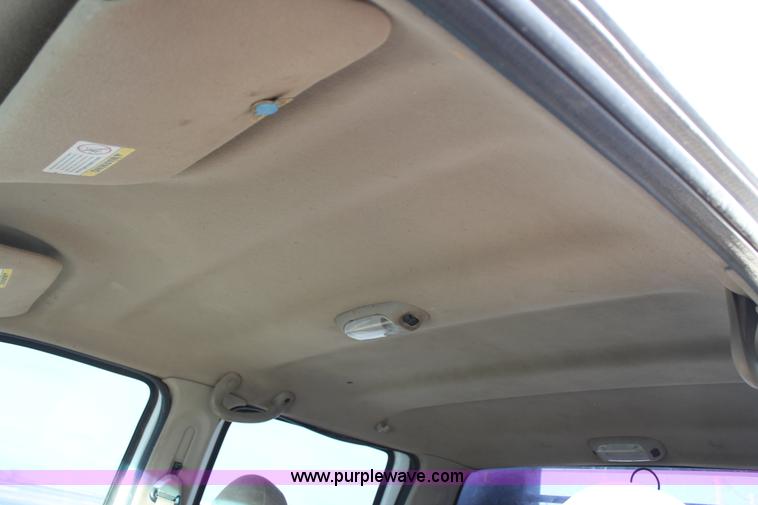 image for item H1595 2001 Ford F350 Super Duty Crew Cab flatbed truck