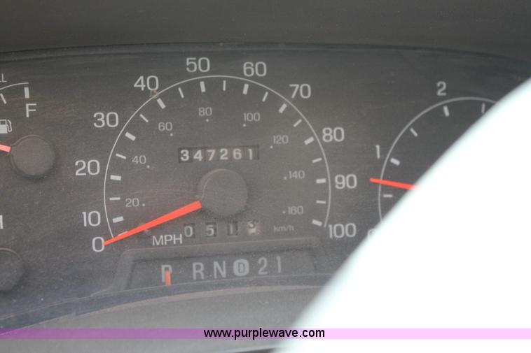 image for item H1595 2001 Ford F350 Super Duty Crew Cab flatbed truck