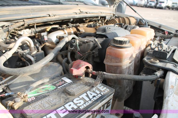 image for item H1595 2001 Ford F350 Super Duty Crew Cab flatbed truck