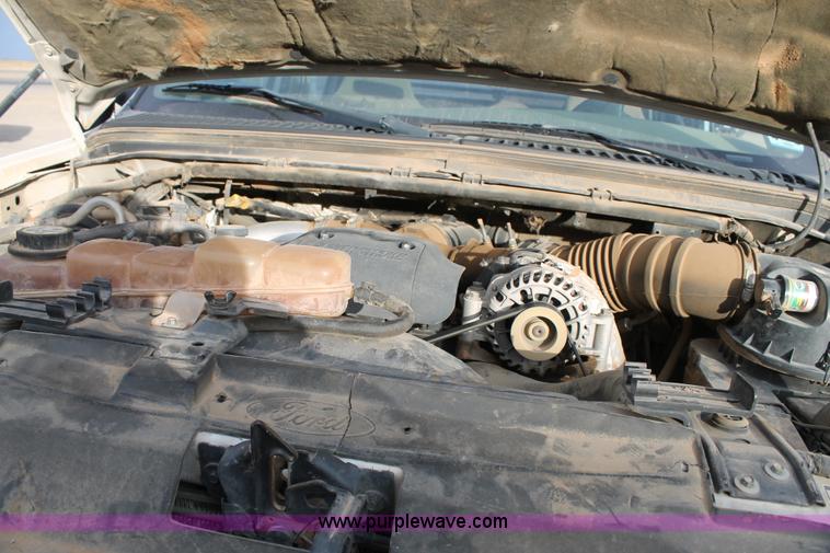 image for item H1595 2001 Ford F350 Super Duty Crew Cab flatbed truck