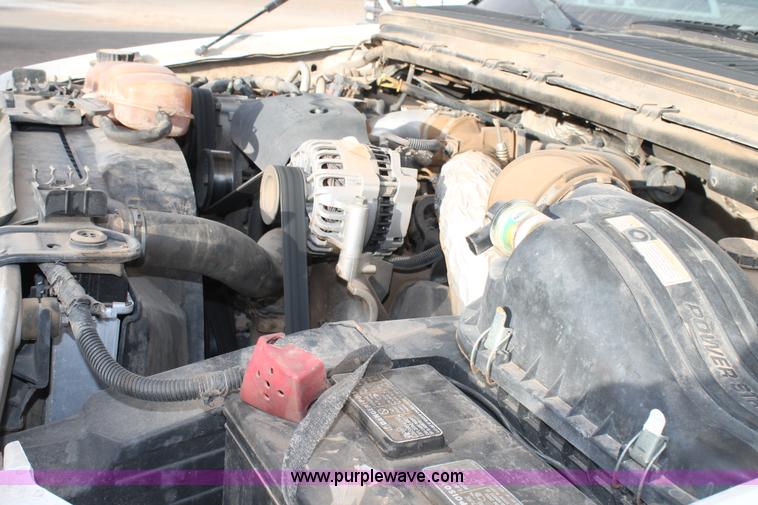 image for item H1595 2001 Ford F350 Super Duty Crew Cab flatbed truck