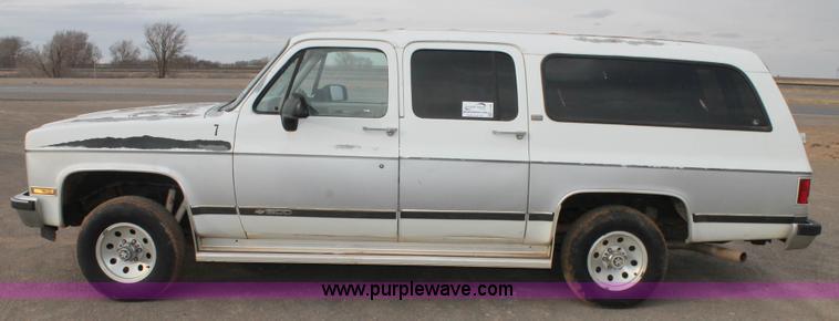 image for item H1596 1991 Chevrolet Suburban V1500 SUV