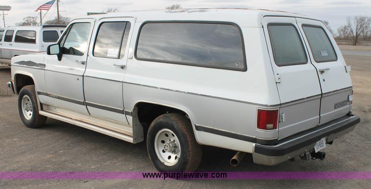 image for item H1596 1991 Chevrolet Suburban V1500 SUV