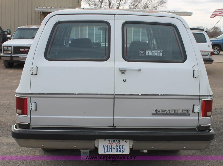 image for item H1596 1991 Chevrolet Suburban V1500 SUV