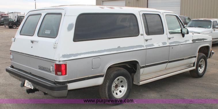 image for item H1596 1991 Chevrolet Suburban V1500 SUV