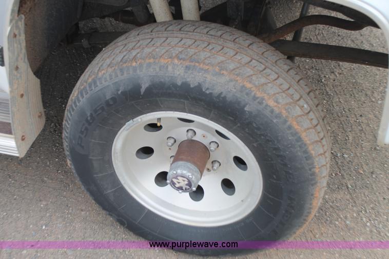 image for item H1596 1991 Chevrolet Suburban V1500 SUV