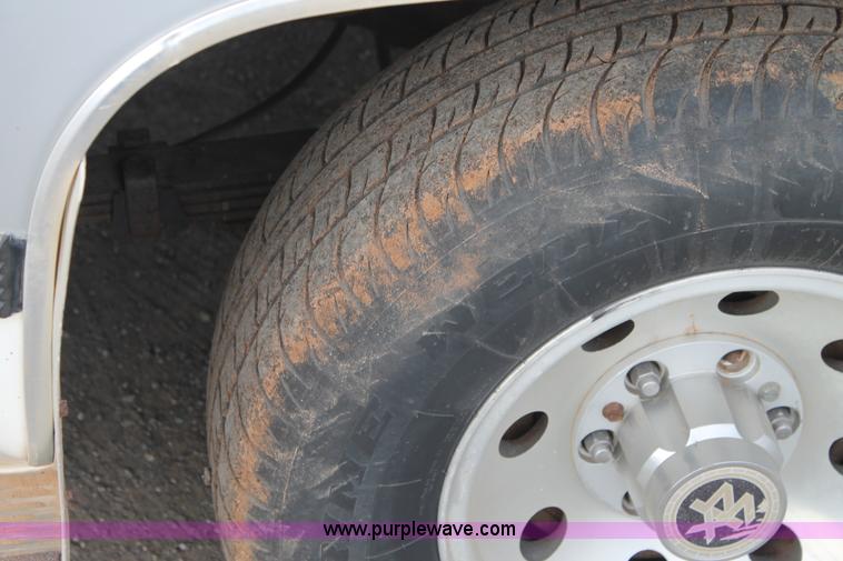 image for item H1596 1991 Chevrolet Suburban V1500 SUV