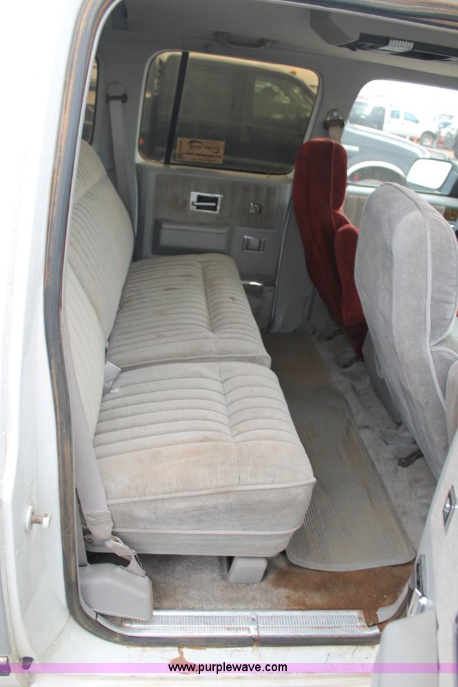 image for item H1596 1991 Chevrolet Suburban V1500 SUV