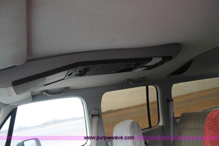 image for item H1596 1991 Chevrolet Suburban V1500 SUV