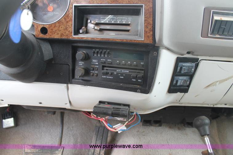 image for item H1596 1991 Chevrolet Suburban V1500 SUV