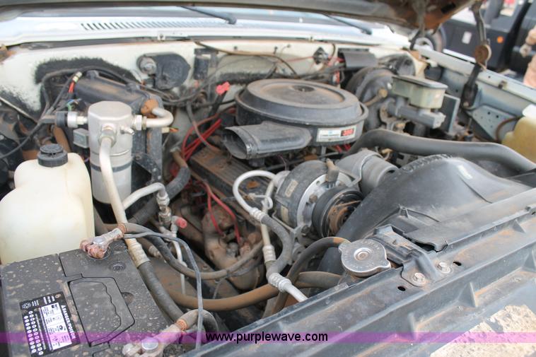 image for item H1596 1991 Chevrolet Suburban V1500 SUV