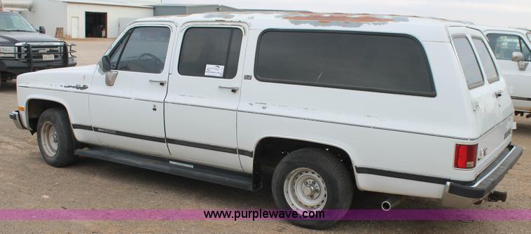 image for item H1597 1991 GMC Suburban 1500 SUV