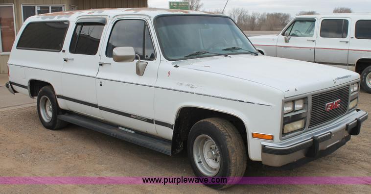 image for item H1597 1991 GMC Suburban 1500 SUV