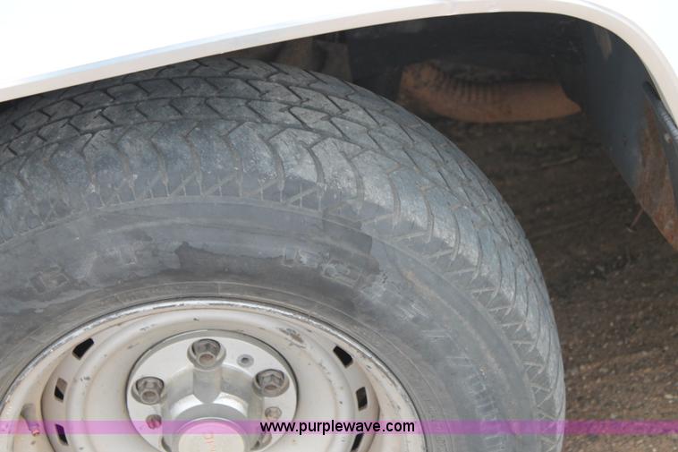 image for item H1597 1991 GMC Suburban 1500 SUV