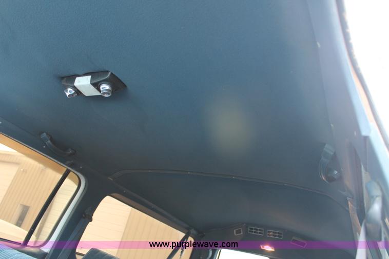 image for item H1597 1991 GMC Suburban 1500 SUV