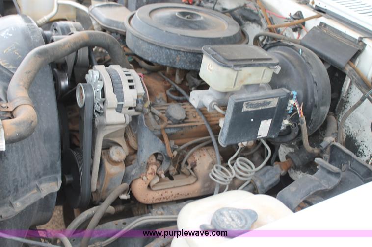 image for item H1597 1991 GMC Suburban 1500 SUV