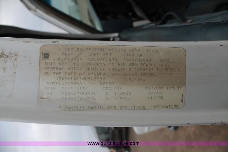 image for item H1597 1991 GMC Suburban 1500 SUV