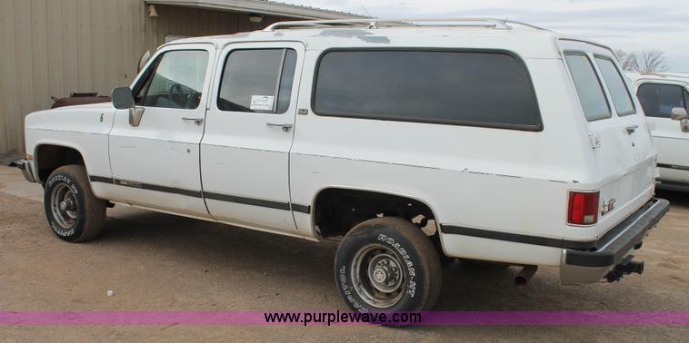 image for item H1598 1990 GMC Suburban 1500 SUV