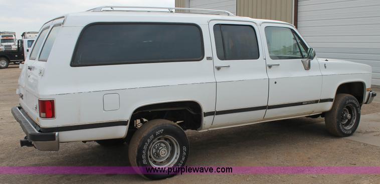 image for item H1598 1990 GMC Suburban 1500 SUV