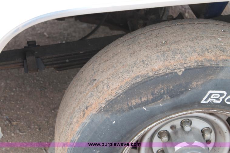 image for item H1598 1990 GMC Suburban 1500 SUV