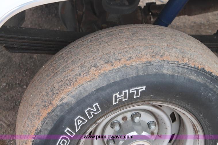 image for item H1598 1990 GMC Suburban 1500 SUV