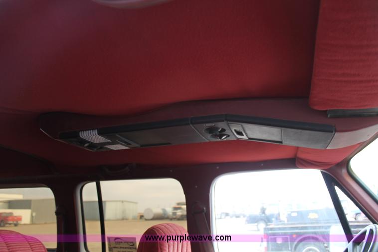 image for item H1598 1990 GMC Suburban 1500 SUV
