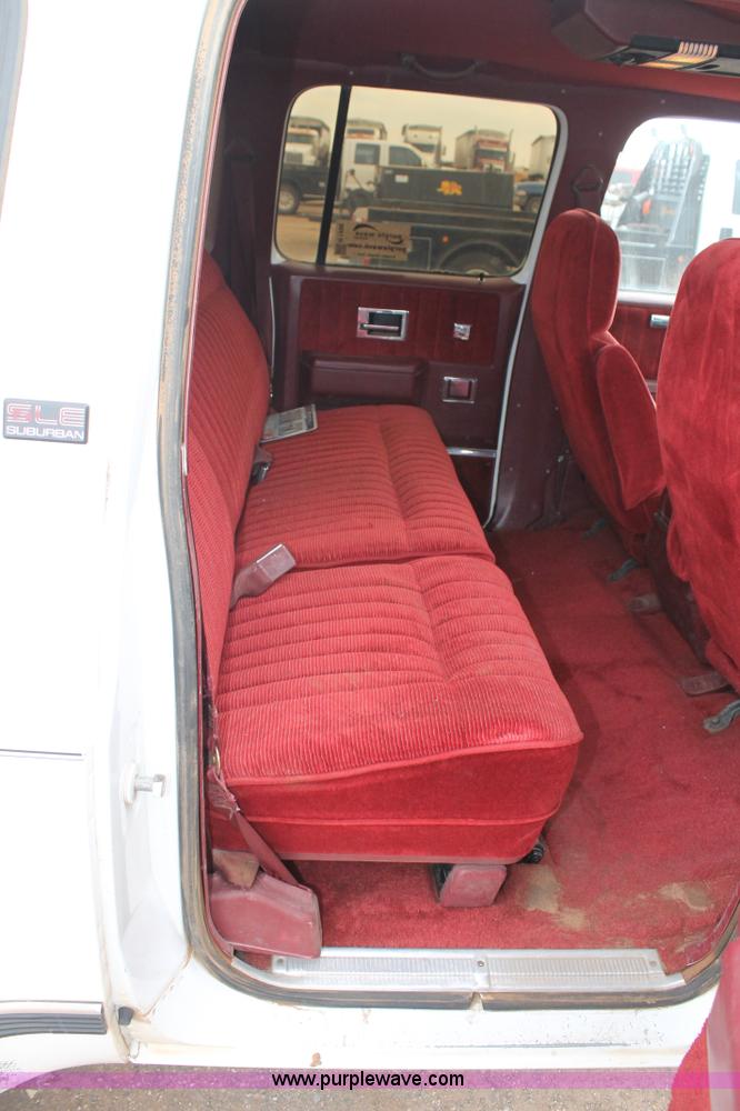 image for item H1598 1990 GMC Suburban 1500 SUV