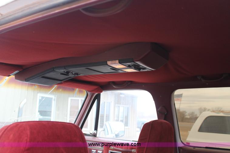 image for item H1598 1990 GMC Suburban 1500 SUV