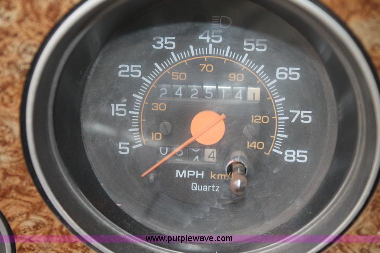 image for item H1598 1990 GMC Suburban 1500 SUV