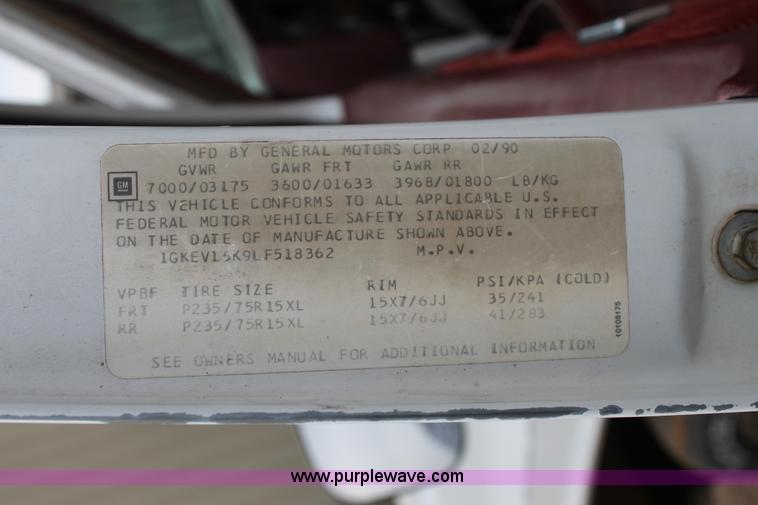 image for item H1598 1990 GMC Suburban 1500 SUV