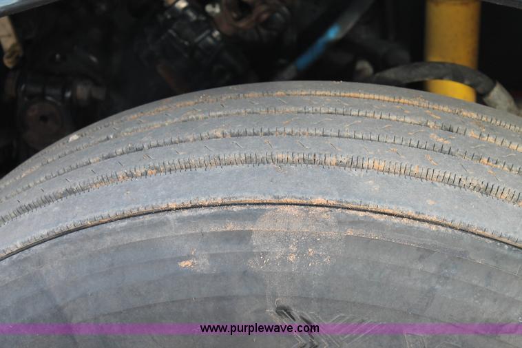 image for item H1599 2010 Peterbilt 389 semi truck