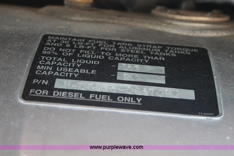 image for item H1599 2010 Peterbilt 389 semi truck